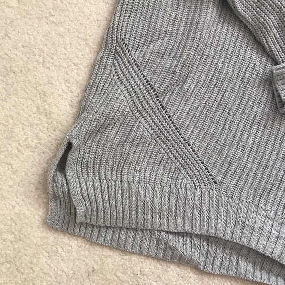 Hollister grey knit sweater (s) - Picture 3 of 4
